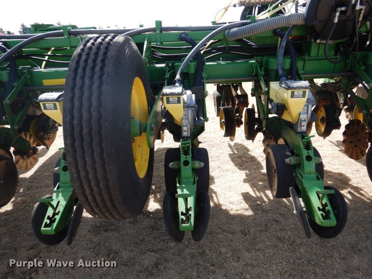 image for item DJ3040 2005 John Deere 1770NT CCS no-till planter