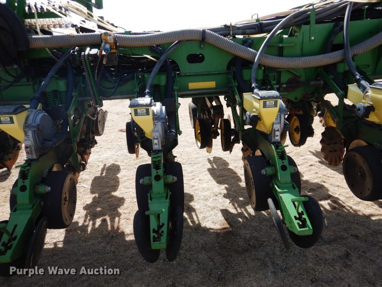 image for item DJ3040 2005 John Deere 1770NT CCS no-till planter