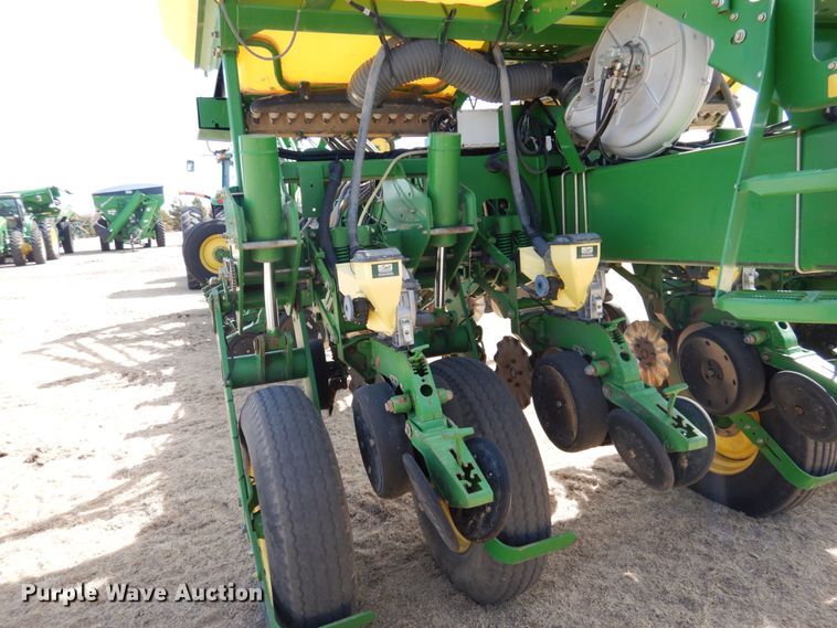 image for item DJ3040 2005 John Deere 1770NT CCS no-till planter