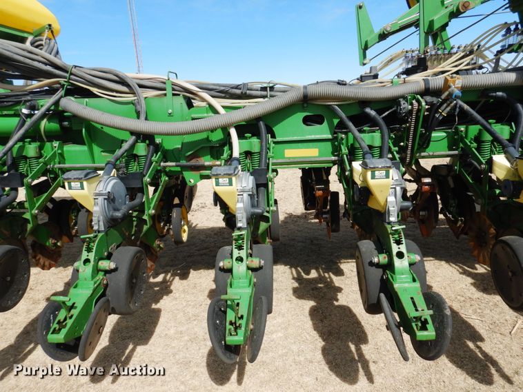image for item DJ3040 2005 John Deere 1770NT CCS no-till planter