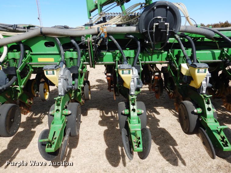 image for item DJ3040 2005 John Deere 1770NT CCS no-till planter