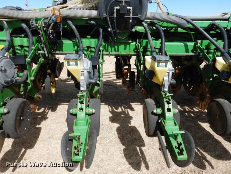 image for item DJ3040 2005 John Deere 1770NT CCS no-till planter