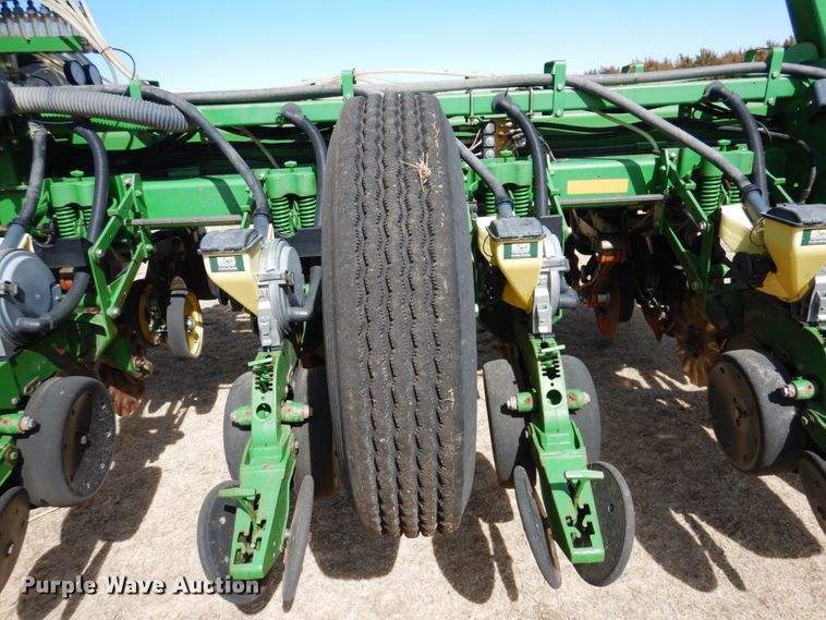 image for item DJ3040 2005 John Deere 1770NT CCS no-till planter