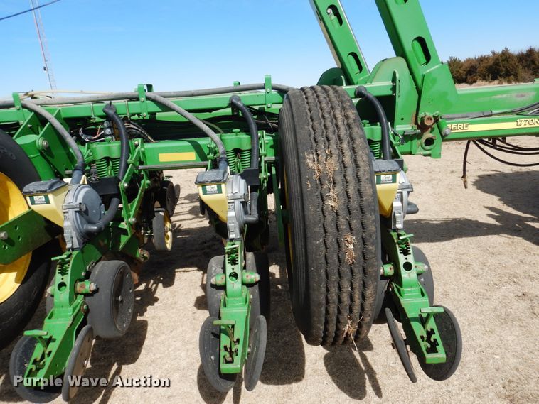 image for item DJ3040 2005 John Deere 1770NT CCS no-till planter