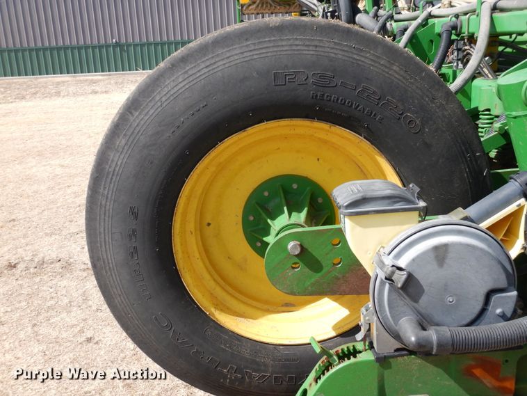 image for item DJ3040 2005 John Deere 1770NT CCS no-till planter