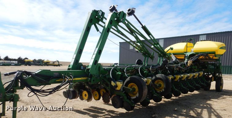 image for item DJ3041 2005 John Deere 1770NT CCS no-till planter