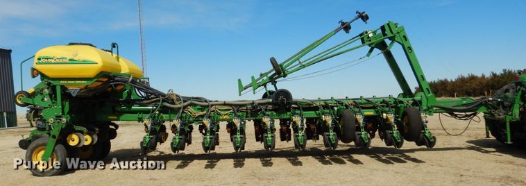 image for item DJ3041 2005 John Deere 1770NT CCS no-till planter