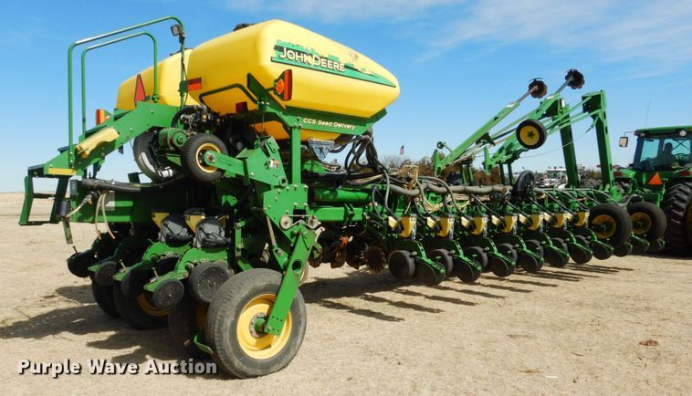 image for item DJ3041 2005 John Deere 1770NT CCS no-till planter