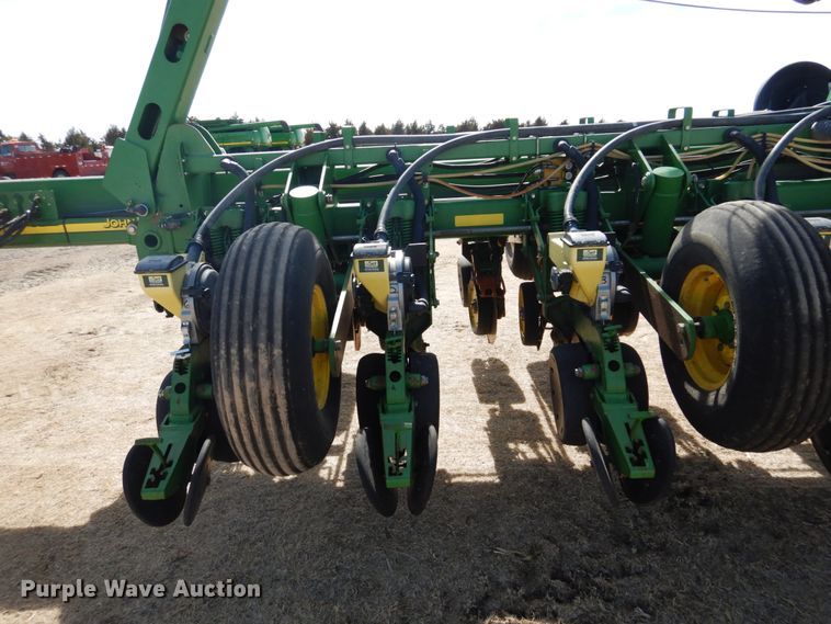 image for item DJ3041 2005 John Deere 1770NT CCS no-till planter