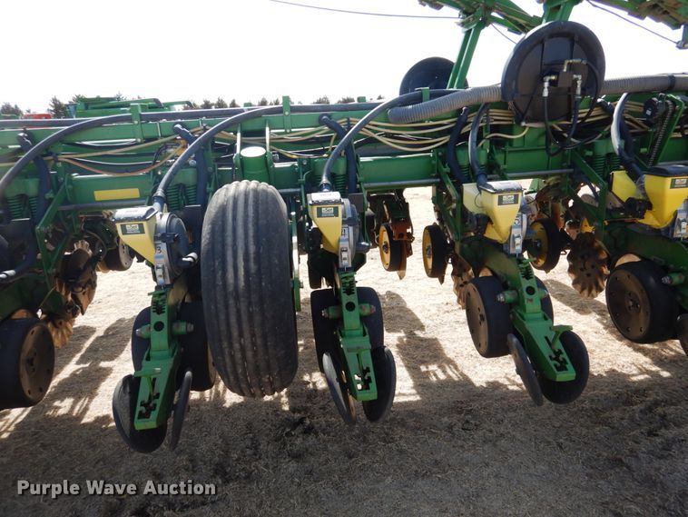 image for item DJ3041 2005 John Deere 1770NT CCS no-till planter