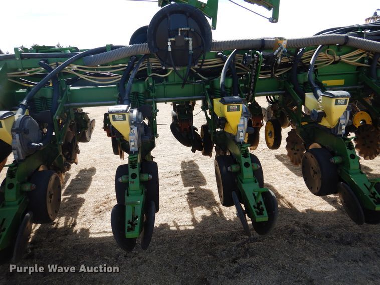 image for item DJ3041 2005 John Deere 1770NT CCS no-till planter