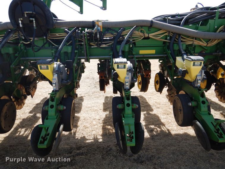 image for item DJ3041 2005 John Deere 1770NT CCS no-till planter