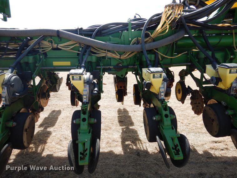 image for item DJ3041 2005 John Deere 1770NT CCS no-till planter