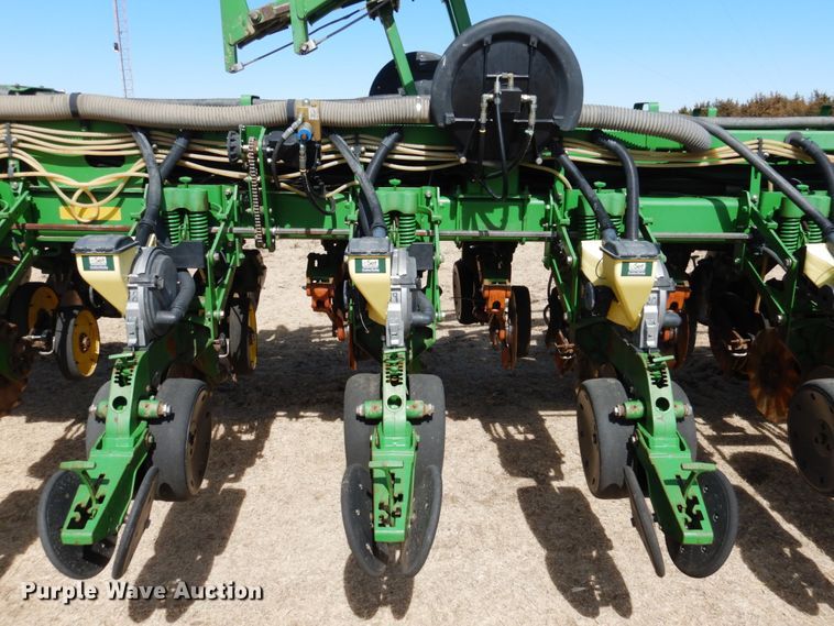 image for item DJ3041 2005 John Deere 1770NT CCS no-till planter