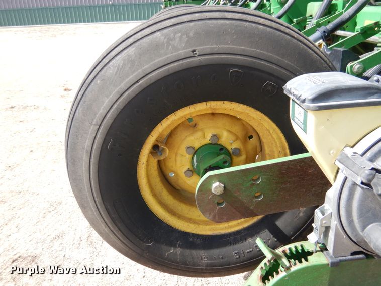 image for item DJ3041 2005 John Deere 1770NT CCS no-till planter