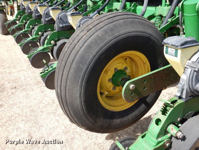 image for item DJ3041 2005 John Deere 1770NT CCS no-till planter