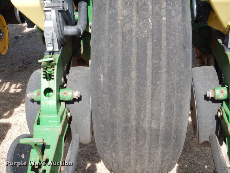 image for item DJ3041 2005 John Deere 1770NT CCS no-till planter
