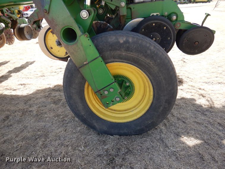 image for item DJ3041 2005 John Deere 1770NT CCS no-till planter