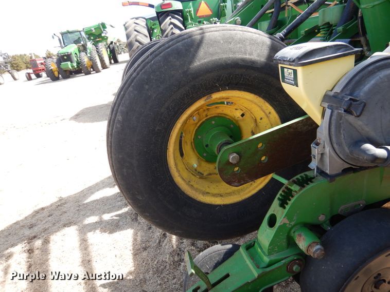 image for item DJ3041 2005 John Deere 1770NT CCS no-till planter