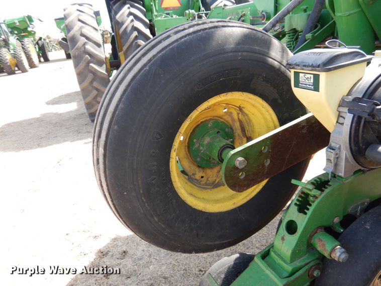 image for item DJ3041 2005 John Deere 1770NT CCS no-till planter