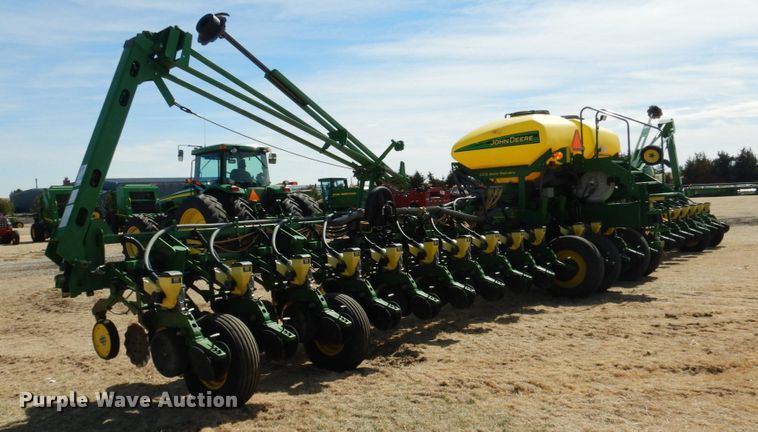 image for item DJ3041 2005 John Deere 1770NT CCS no-till planter