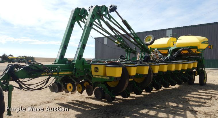 image for item DJ3042 2004 John Deere 1770NT CCS Max Emerge Plus no-till planter
