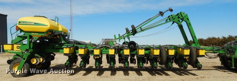 image for item DJ3042 2004 John Deere 1770NT CCS Max Emerge Plus no-till planter