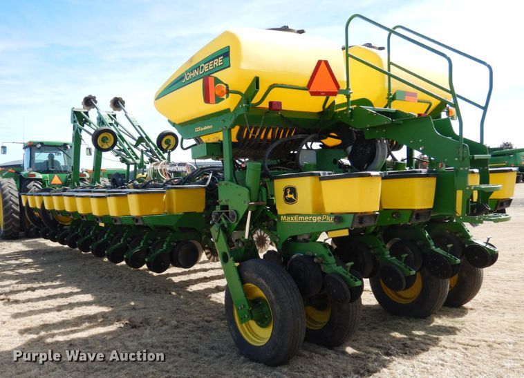 image for item DJ3042 2004 John Deere 1770NT CCS Max Emerge Plus no-till planter