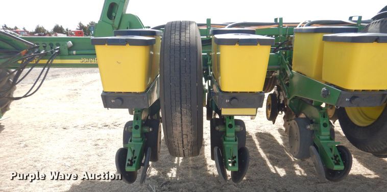 image for item DJ3042 2004 John Deere 1770NT CCS Max Emerge Plus no-till planter