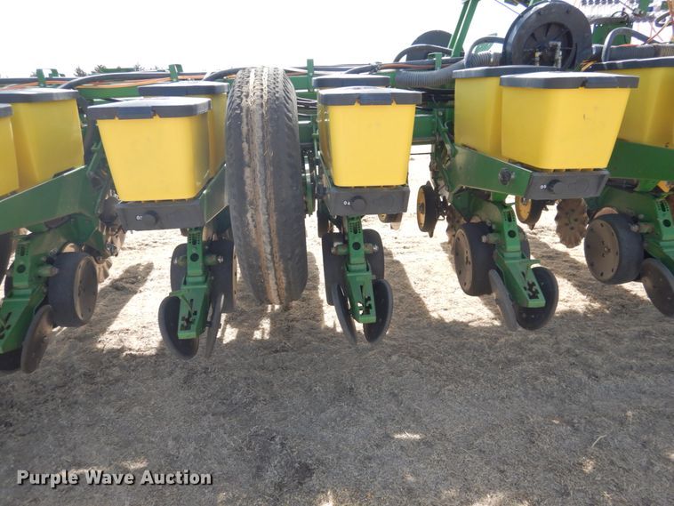image for item DJ3042 2004 John Deere 1770NT CCS Max Emerge Plus no-till planter