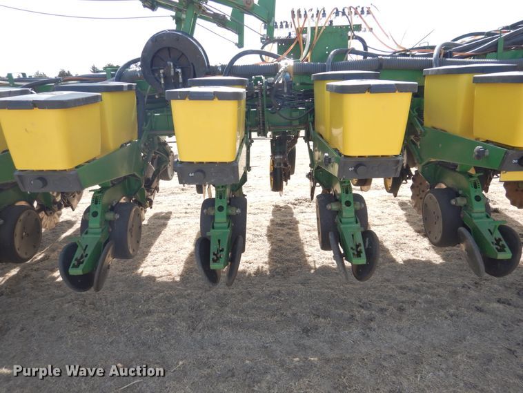 image for item DJ3042 2004 John Deere 1770NT CCS Max Emerge Plus no-till planter