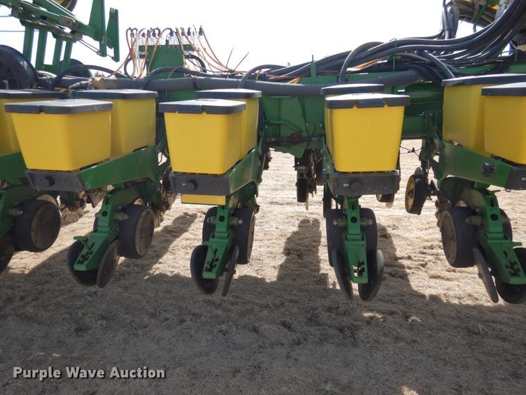image for item DJ3042 2004 John Deere 1770NT CCS Max Emerge Plus no-till planter