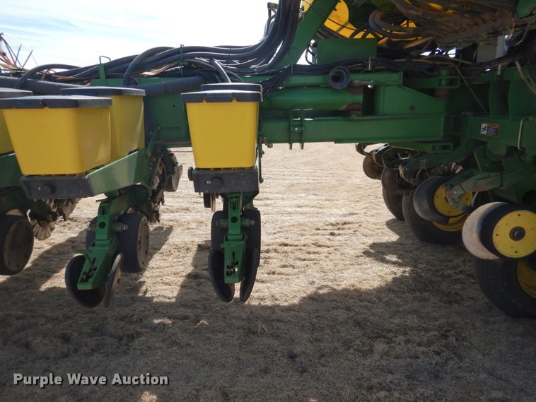 image for item DJ3042 2004 John Deere 1770NT CCS Max Emerge Plus no-till planter