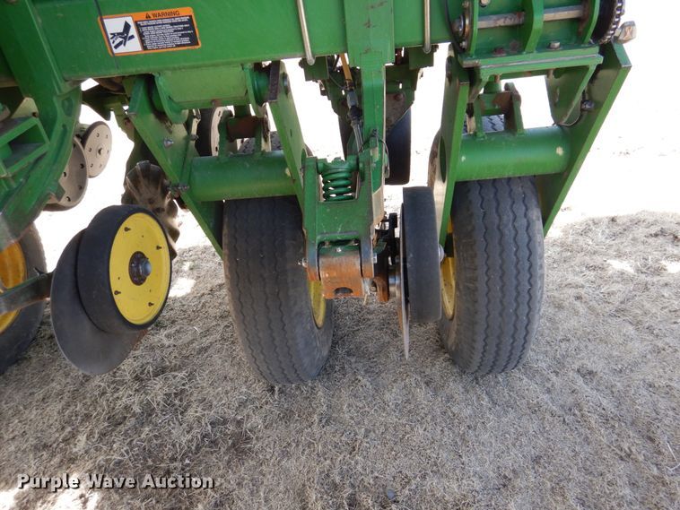 image for item DJ3042 2004 John Deere 1770NT CCS Max Emerge Plus no-till planter