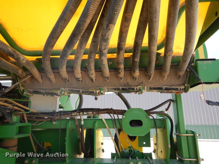 image for item DJ3042 2004 John Deere 1770NT CCS Max Emerge Plus no-till planter