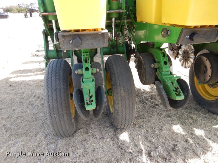image for item DJ3042 2004 John Deere 1770NT CCS Max Emerge Plus no-till planter