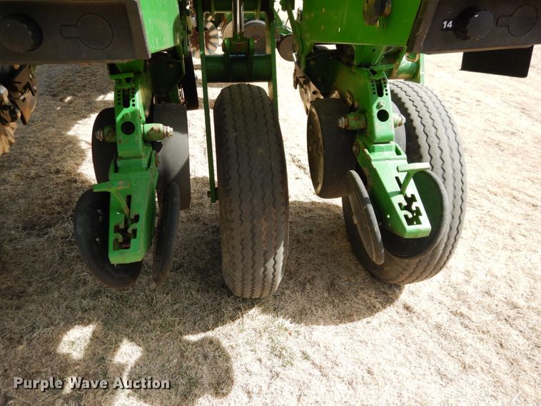 image for item DJ3042 2004 John Deere 1770NT CCS Max Emerge Plus no-till planter