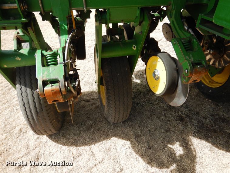 image for item DJ3042 2004 John Deere 1770NT CCS Max Emerge Plus no-till planter