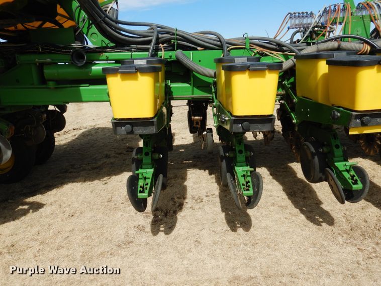 image for item DJ3042 2004 John Deere 1770NT CCS Max Emerge Plus no-till planter