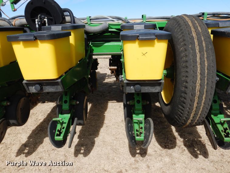 image for item DJ3042 2004 John Deere 1770NT CCS Max Emerge Plus no-till planter