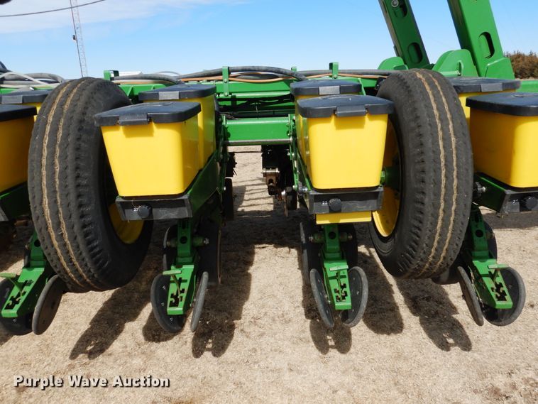 image for item DJ3042 2004 John Deere 1770NT CCS Max Emerge Plus no-till planter