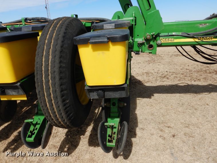 image for item DJ3042 2004 John Deere 1770NT CCS Max Emerge Plus no-till planter