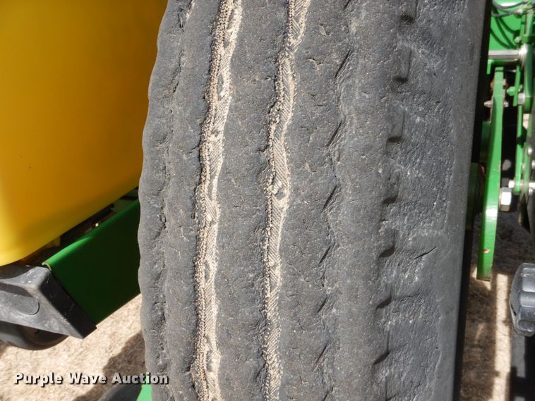 image for item DJ3042 2004 John Deere 1770NT CCS Max Emerge Plus no-till planter