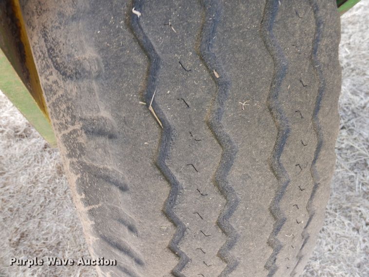 image for item DJ3042 2004 John Deere 1770NT CCS Max Emerge Plus no-till planter