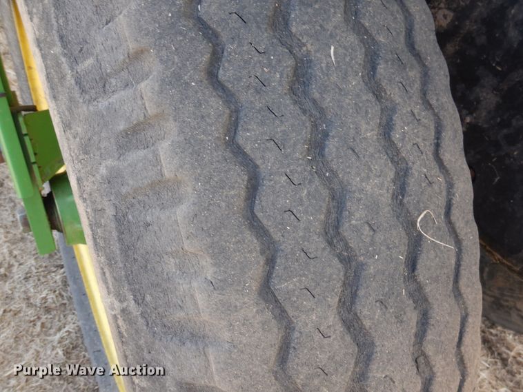 image for item DJ3042 2004 John Deere 1770NT CCS Max Emerge Plus no-till planter