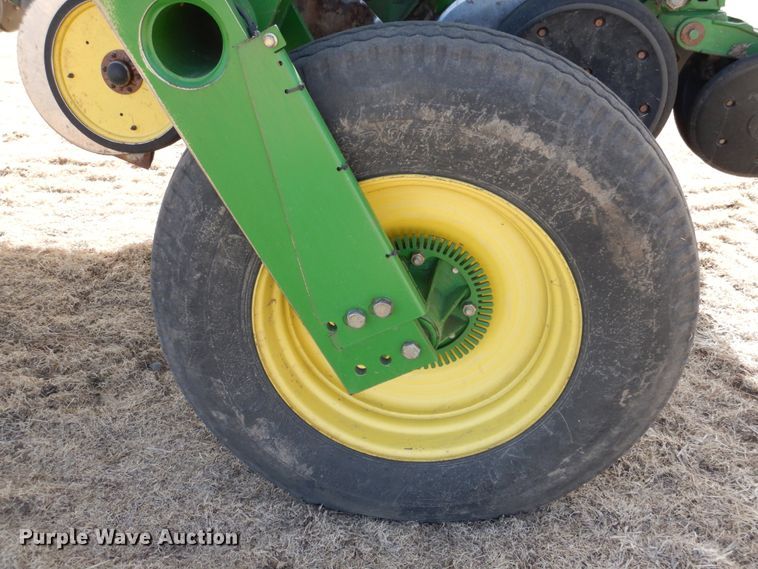 image for item DJ3042 2004 John Deere 1770NT CCS Max Emerge Plus no-till planter