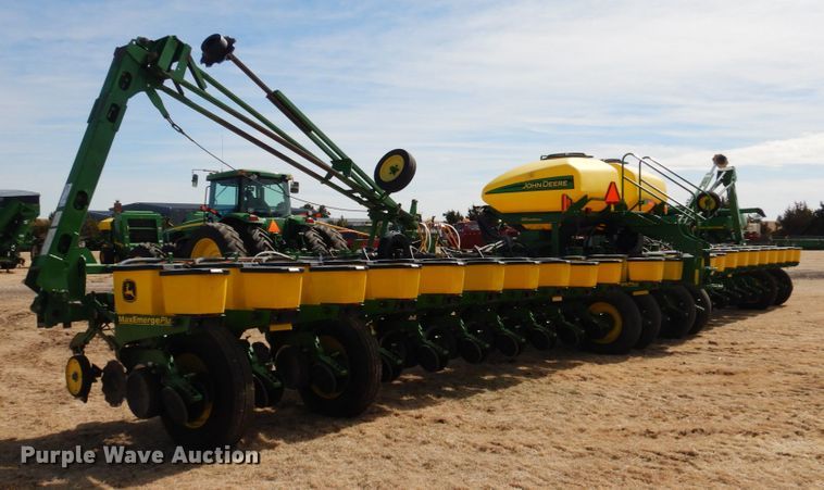 image for item DJ3042 2004 John Deere 1770NT CCS Max Emerge Plus no-till planter