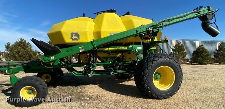 image for item DJ3043 2008 John Deere 1895 no-till air seeder