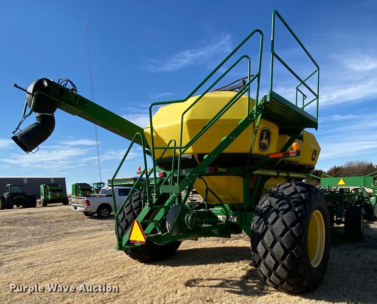 image for item DJ3043 2008 John Deere 1895 no-till air seeder