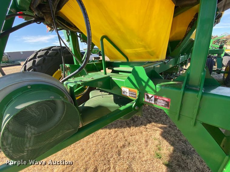 image for item DJ3043 2008 John Deere 1895 no-till air seeder